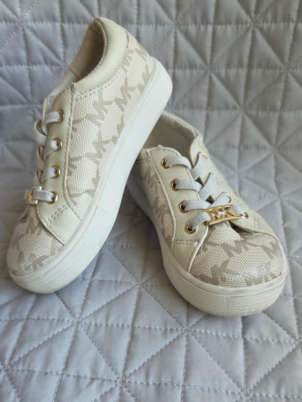 MICHAEL Michael Kors Cream Logo-Print Kids Sneakers with Gold Accents